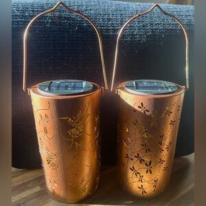 2 Outdoor Solar Lanterns, 1 dragonflies & 1 hummingbirds new